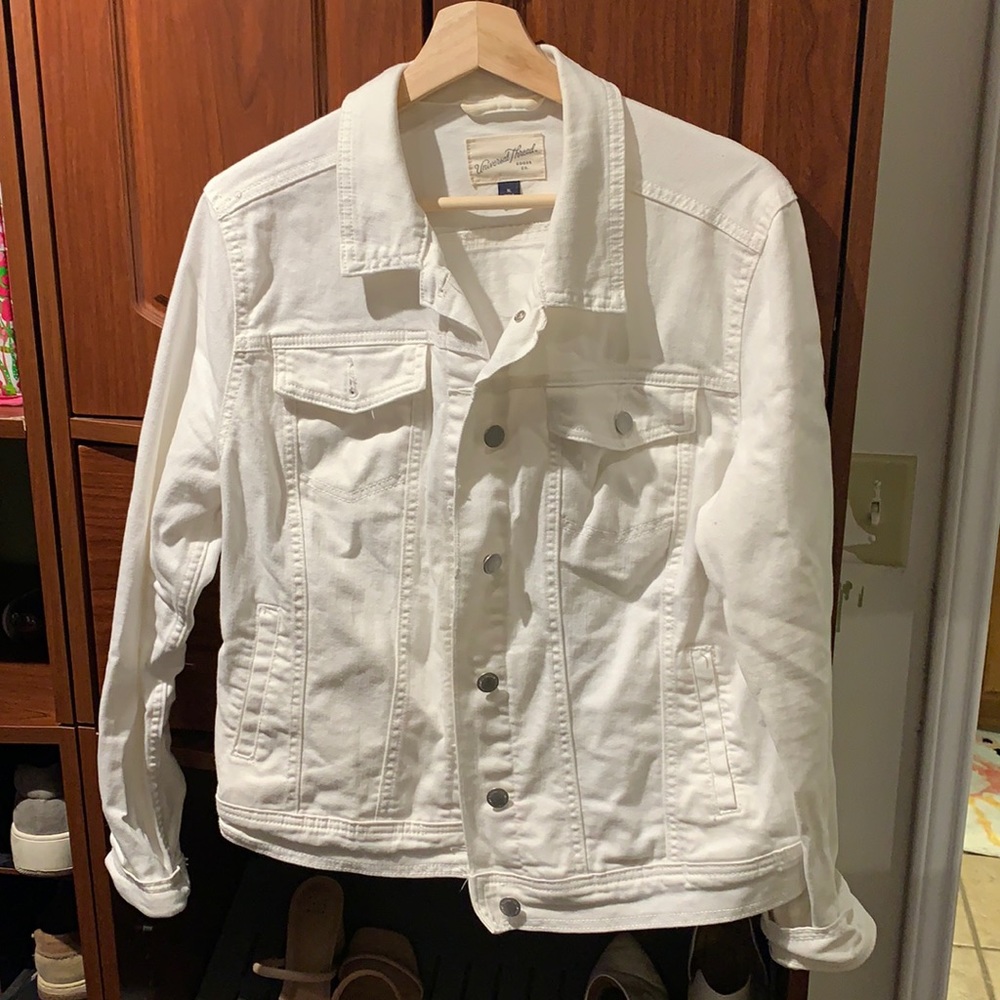 Universal Threads white denim jacket